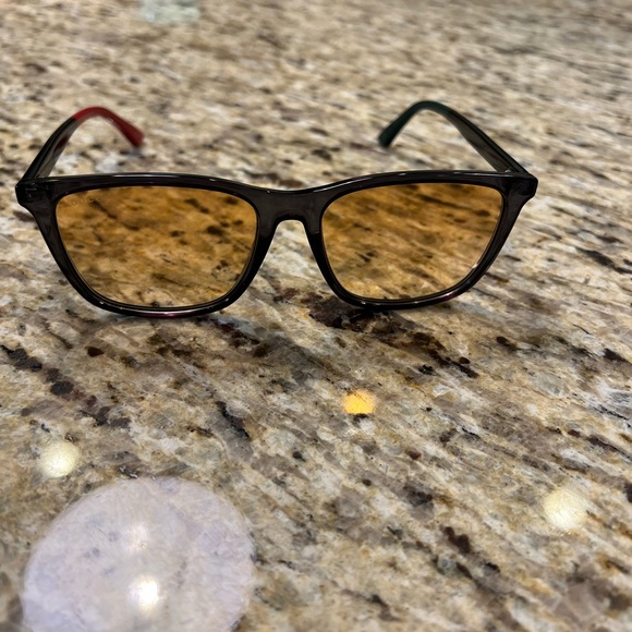 Gucci sunglasses never worn. Comes with case and bag - Picture 6 of 7